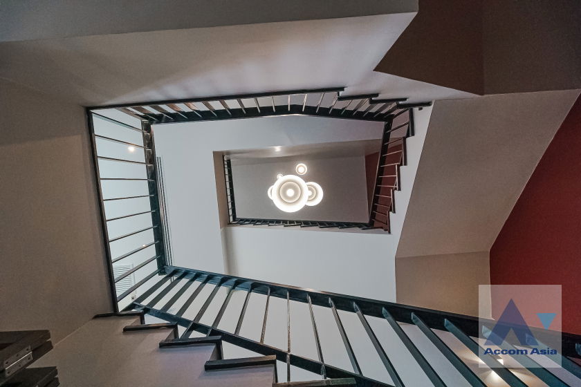picture 🔼🔽 AccomA 📩 Private Swimming Pool,Double High Ceiling 4 BR House in Khlong Ton Nuea (AA42532) - 16/20