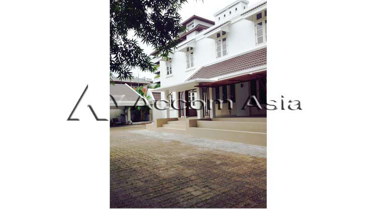 รูป 🔼🔽 AccomA 📩 Private tropical house with pool and lush garden in the Sathorn area (13001750) - รูปที่ 13/13