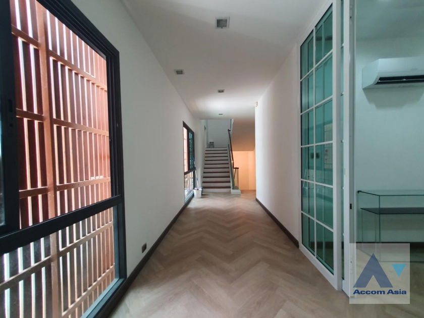 picture 🔼🔽 AccomA 📩 Big Balcony,Newly renovated,Fully Furnished 3 BR House in Khlong Ton Nuea (AA35536) - 18/20