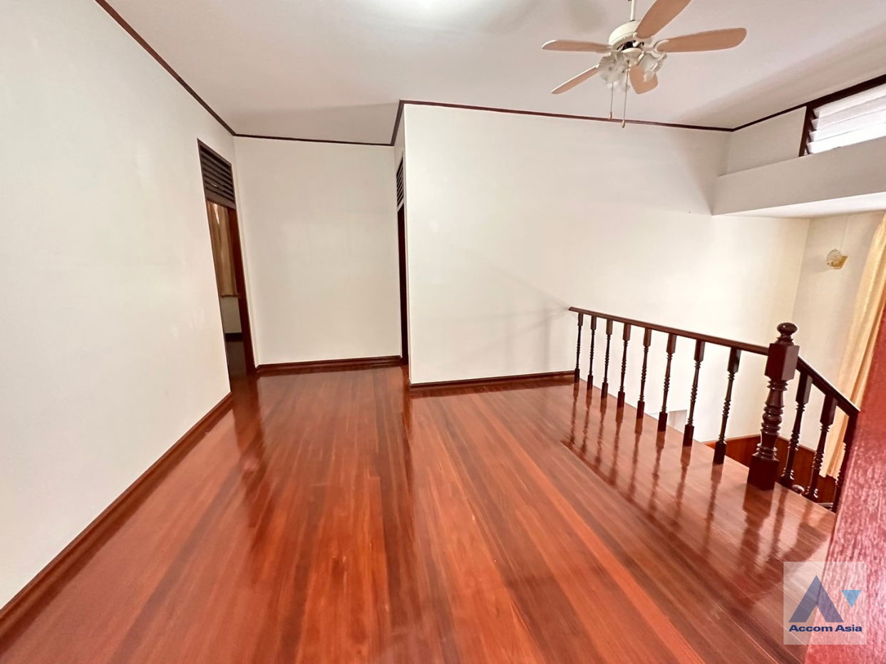 รูป 🔼🔽 AccomA 📩  Warm family house with wood floors and classic charm in Sathorn (AA35228) - รูปที่ 6/19