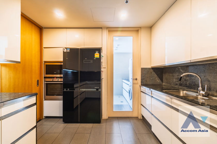 picture 🔼🔽 AccomA 📩 Modern condo with glass walls and wooden built-ins (1518394) - 11/20