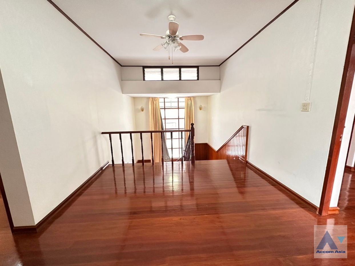 รูป 🔼🔽 AccomA 📩  Warm family house with wood floors and classic charm in Sathorn (AA35228) - รูปที่ 7/19