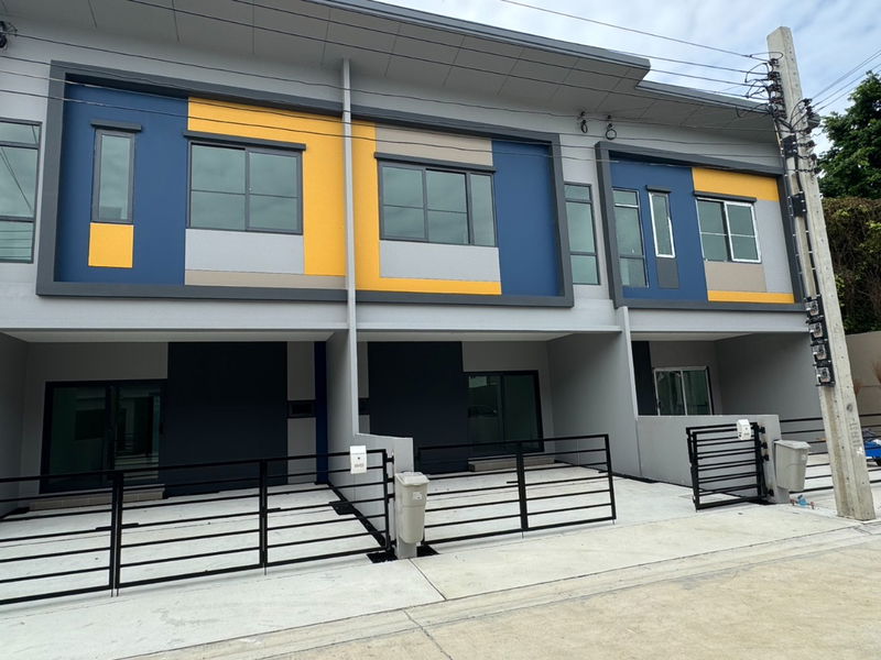 ขายทาวน์โฮม : ขายทาวน์โฮม 2 ชั้น ใกล้ทางด่วน รถไฟฟ้า สิริเพลส ประชาอุทิศ 75