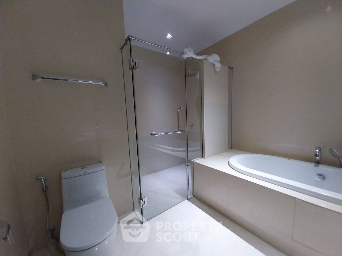 picture 2-BR Condo at The Madison near BTS Phrom Phong (ID 1952235) - 12/16