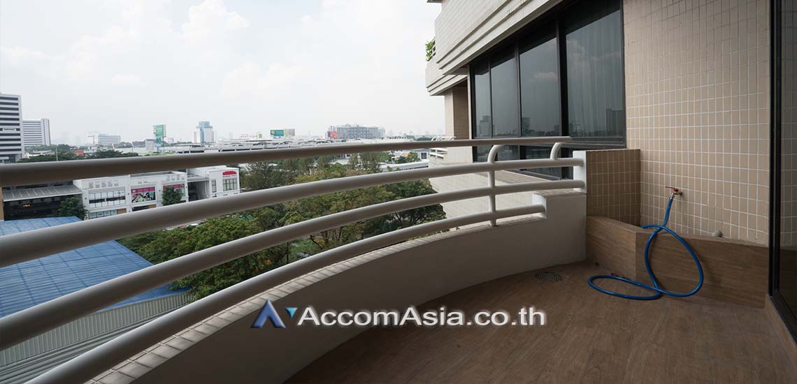 รูป 🔼🔽 AccomA 📩 Classic-style condo with light-filled interiors and city views (AA28974) - รูปที่ 11/12