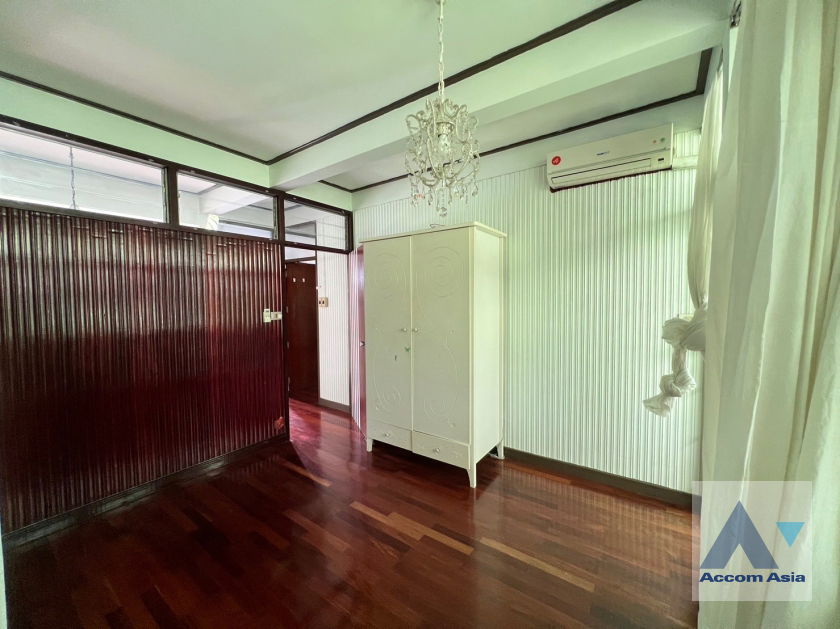 picture 🔼🔽 AccomA 📩 Pet friendly 4 BR House in Khlong Ton Nuea (AA38011) - 10/18