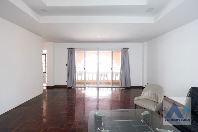 picture 🔼🔽 AccomA 📩  5 BR Townhouse @ (13001499) - 8/20