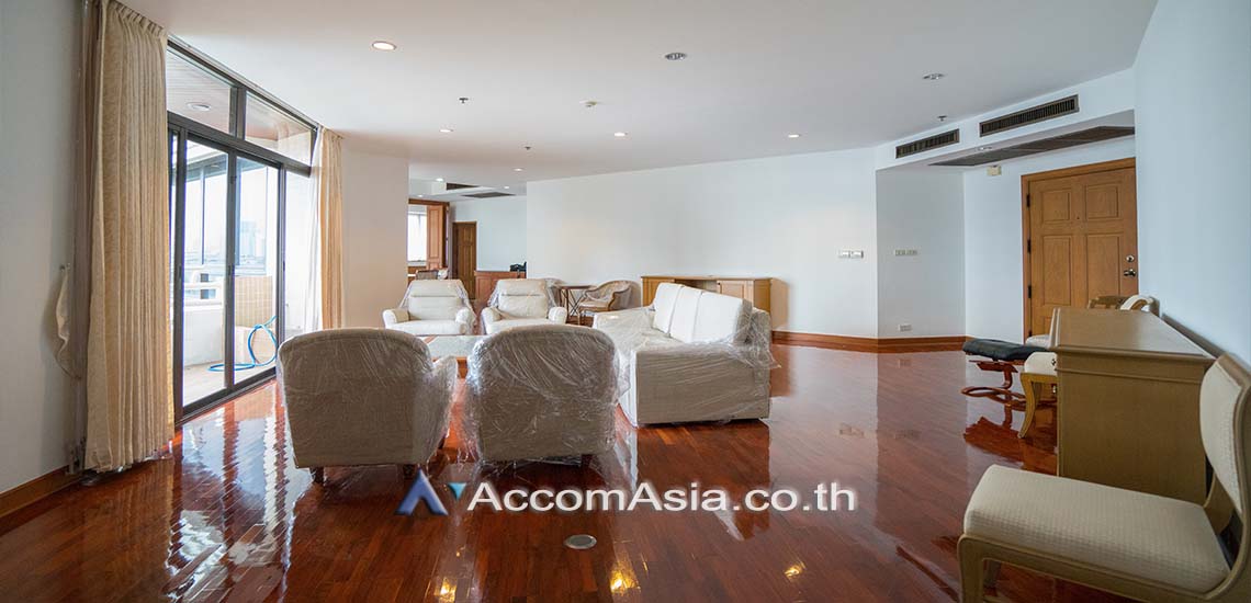 รูป 🔼🔽 AccomA 📩 Classic-style condo with light-filled interiors and city views (AA28974) - รูปที่ 1/12