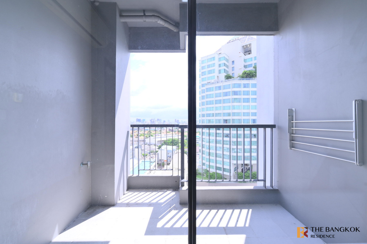 picture RHYTHM Sukhumvit 44/1 near BTS Phra Khanong The Privilege of Luxury in an Economic Hub Location - 2/10