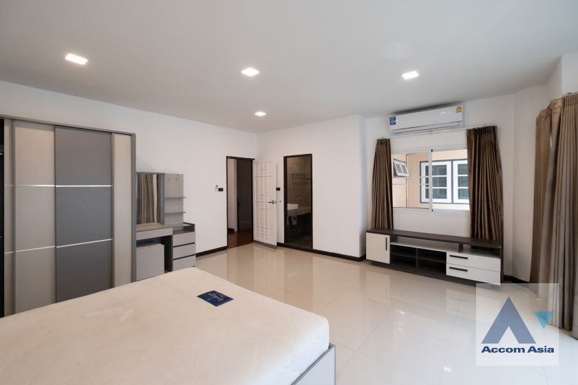 picture 🔼🔽 AccomA 📩  5 BR Townhouse @ (13001499) - 11/20
