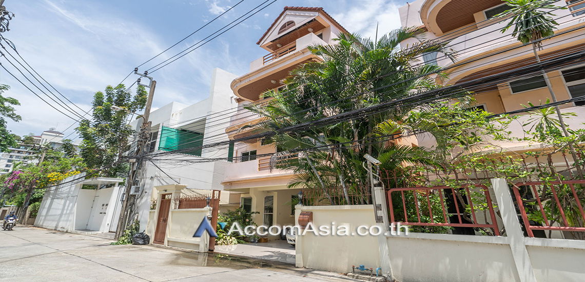 picture 🔼🔽 AccomA 📩 Pet friendly 4 BR House in Khlong Ton Nuea (2517228) - 2/19