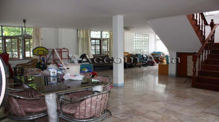 picture 🔼🔽 AccomA 📩  4 BR House in  (1715228) - 3/9