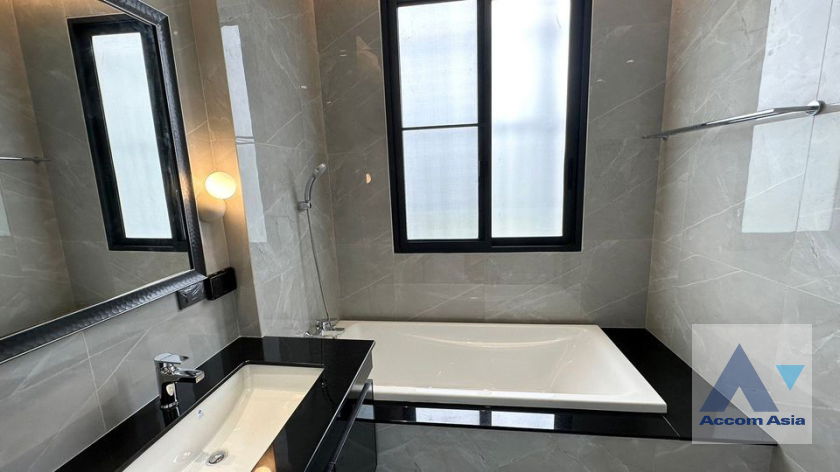 รูป 🔼🔽 AccomA 📩 Private Swimming Pool 4 BR House in Khlong Ton Nuea (AA35924) - รูปที่ 10/11