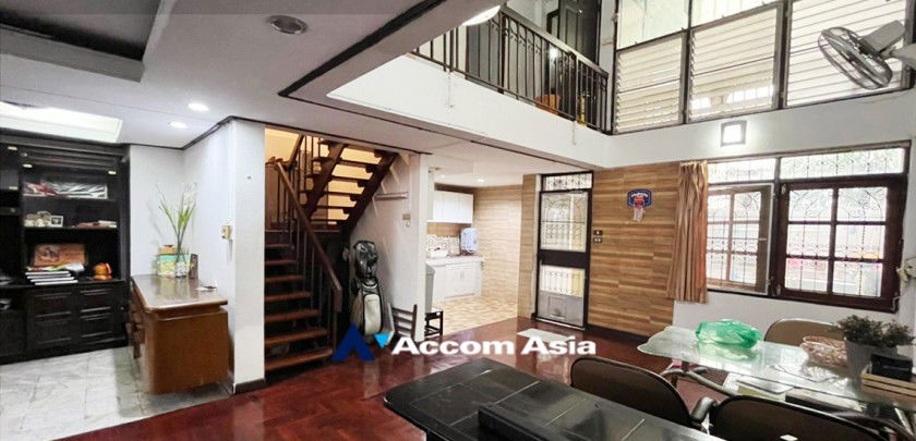 picture 🔼🔽 AccomA 📩  3 BR Townhouse in  (AA13908) - 1/19