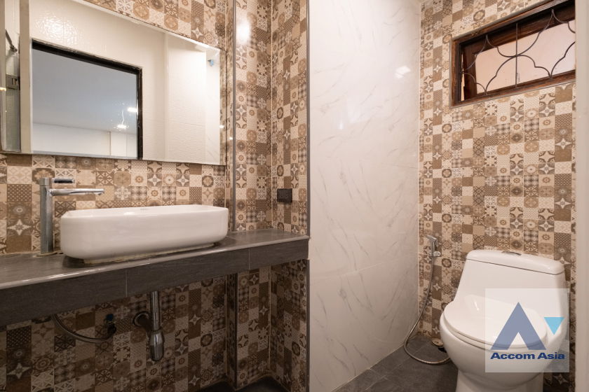 picture 🔼🔽 AccomA 📩  5 BR Townhouse @ (13001499) - 5/20