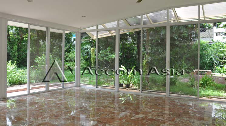 รูป 🔼🔽 AccomA 📩 Colonial-style home with spacious layout and steel kitchen (10002403) - รูปที่ 8/20