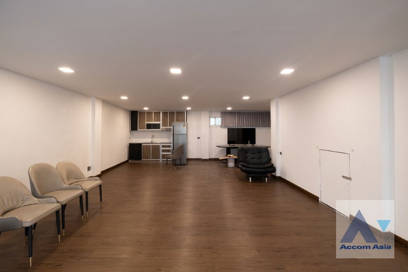 picture 🔼🔽 AccomA 📩  5 BR Townhouse @ (13001499) - 2/20