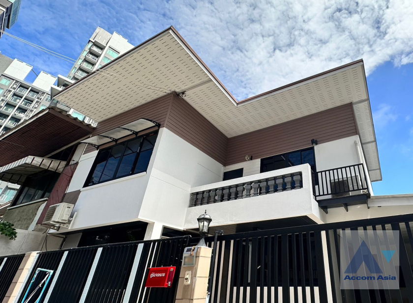 picture 🔼🔽 AccomA 📩  3 BR House in Khlong Ton Nuea (AA32558) - 1/20