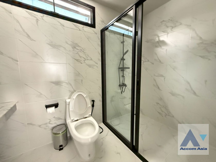 picture 🔼🔽 AccomA 📩  4 BR Townhouse in Khlong Ton Nuea (AA43819) - 20/20