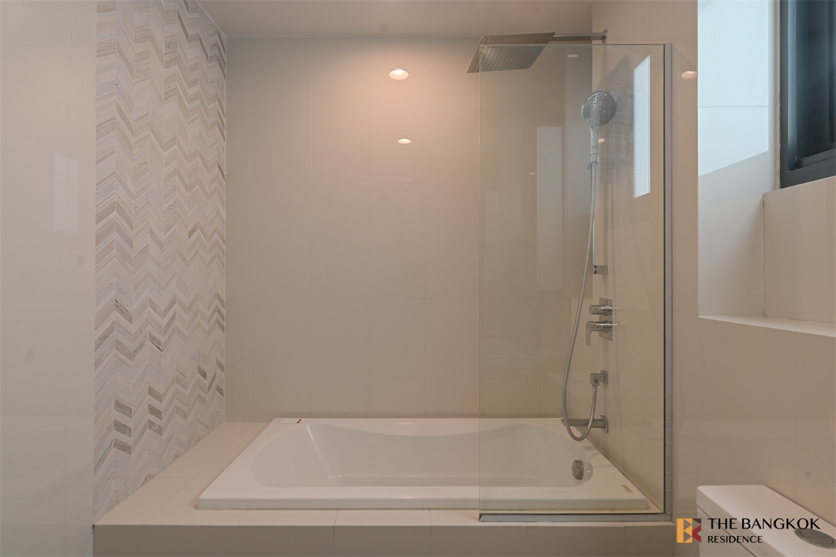 picture Oka Haus Sukhumvit 36  Ultimate Luxury Lifestyle with Convenience - 8/10