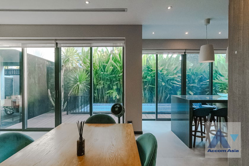 picture 🔼🔽 AccomA 📩 Private Swimming Pool,Double High Ceiling 4 BR House in Khlong Ton Nuea (AA42532) - 4/20