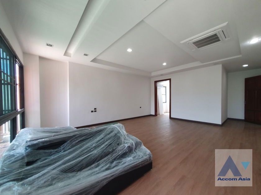 picture 🔼🔽 AccomA 📩 Big Balcony,Newly renovated,Fully Furnished 3 BR House in Khlong Ton Nuea (AA35536) - 20/20