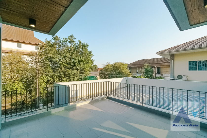picture 🔼🔽 AccomA 📩 Private Swimming Pool,Double High Ceiling 4 BR House in Khlong Ton Nuea (AA42532) - 19/20