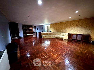 Condos for sale Rama 9 : 3-BR Condo at Baan Prompong Condominium near MRT Phetchaburi (ID 2198642)