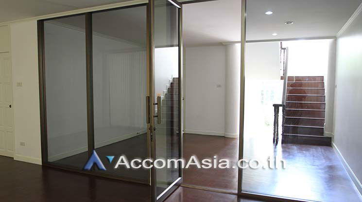 รูป 🔼🔽 AccomA 📩 Home Office 4 BR Townhouse in Khlong Toei Nuea (AA18310) - รูปที่ 4/17