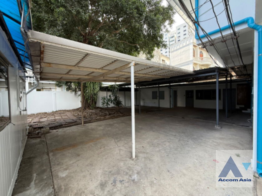 รูป 🔼🔽 AccomA 📩 Home Office 3 BR House in Khlong Ton Nuea (AA42653) - รูปที่ 8/9
