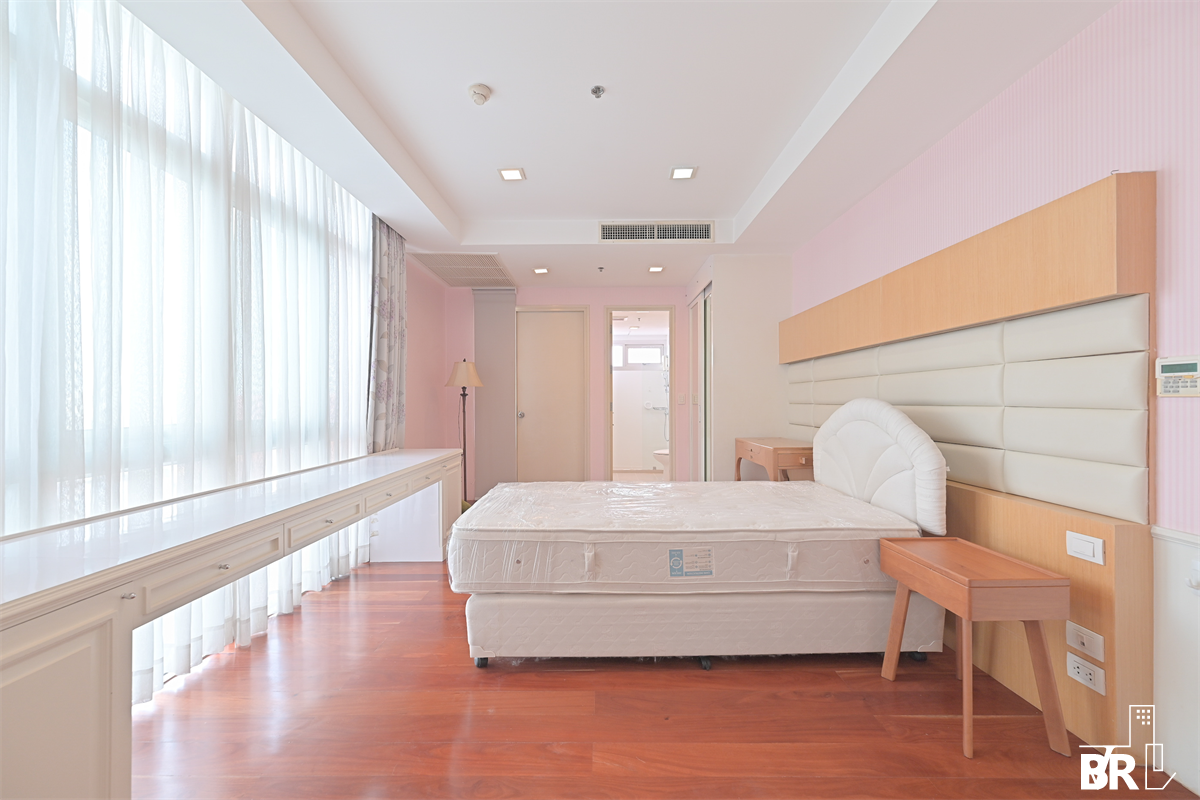 picture Nusasiri Grand Condo near BTS Ekkamai Luxuriously Elevated Unit - 9/10