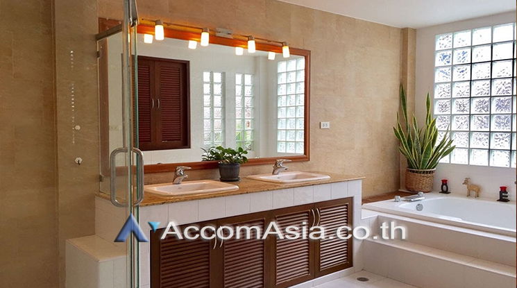 รูป 🔼🔽 AccomA 📩 Fully furnished classic-style home with rooftop terrace (AA25719) - รูปที่ 9/16