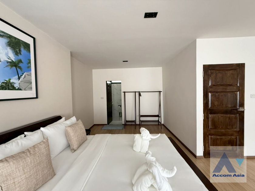 picture 🔼🔽 AccomA 📩  4 BR Townhouse in Khlong Ton Nuea (AA43819) - 7/20