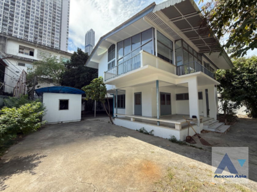 รูป 🔼🔽 AccomA 📩 Home Office 3 BR House in Khlong Ton Nuea (AA42653) - รูปที่ 2/9