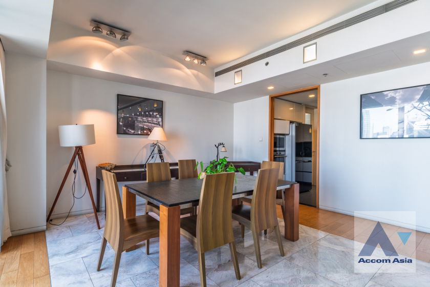 picture 🔼🔽 AccomA 📩 Modern condo with glass walls and wooden built-ins (1518394) - 9/20