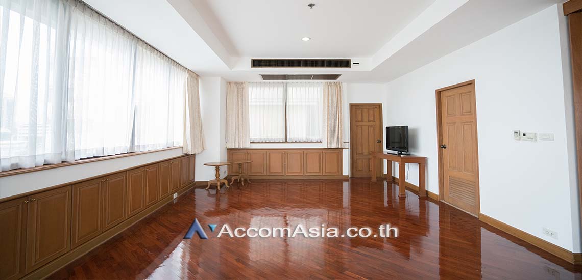 รูป 🔼🔽 AccomA 📩 Classic-style condo with light-filled interiors and city views (AA28974) - รูปที่ 2/12