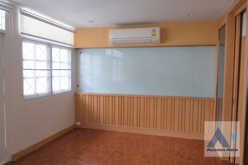 picture 🔼🔽 AccomA 📩 Home Office,Pet friendly 4 BR Townhouse in Khlong Toei (AA29533) - 6/19