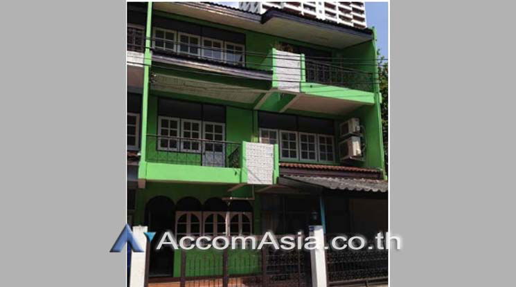 picture 🔼🔽 AccomA 📩  4 BR Townhouse in Khlong Toei Nuea (AA16379) - 1/4