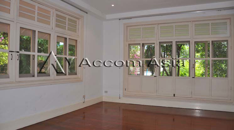 รูป 🔼🔽 AccomA 📩 Colonial-style home with spacious layout and steel kitchen (10002403) - รูปที่ 18/20