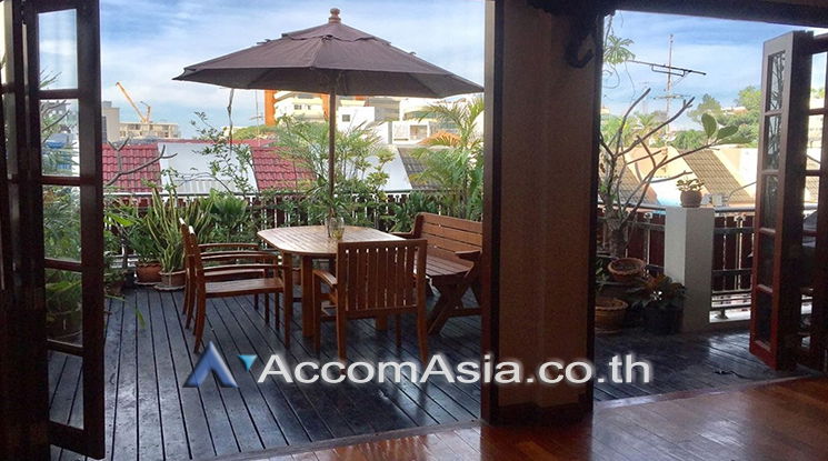 รูป 🔼🔽 AccomA 📩 Fully furnished classic-style home with rooftop terrace (AA25719) - รูปที่ 2/16