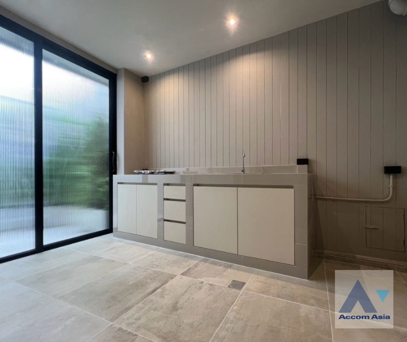 picture 🔼🔽 AccomA 📩  4 BR House in Phra Khanong Nuea (AA44002) - 12/16