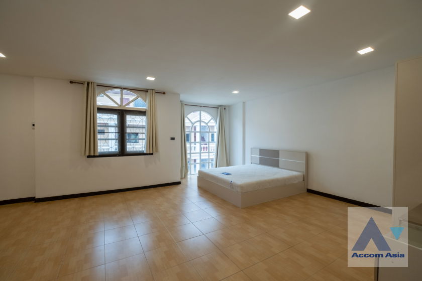 picture 🔼🔽 AccomA 📩  5 BR Townhouse @ (13001499) - 18/20