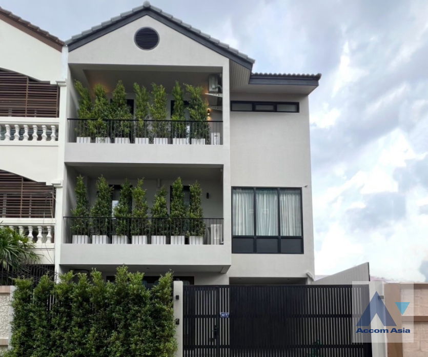 picture 🔼🔽 AccomA 📩  4 BR House in Phra Khanong Nuea (AA44002) - 1/16