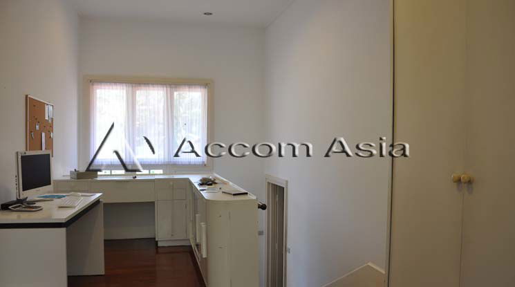 รูป 🔼🔽 AccomA 📩 Colonial-style home with spacious layout and steel kitchen (10002403) - รูปที่ 16/20