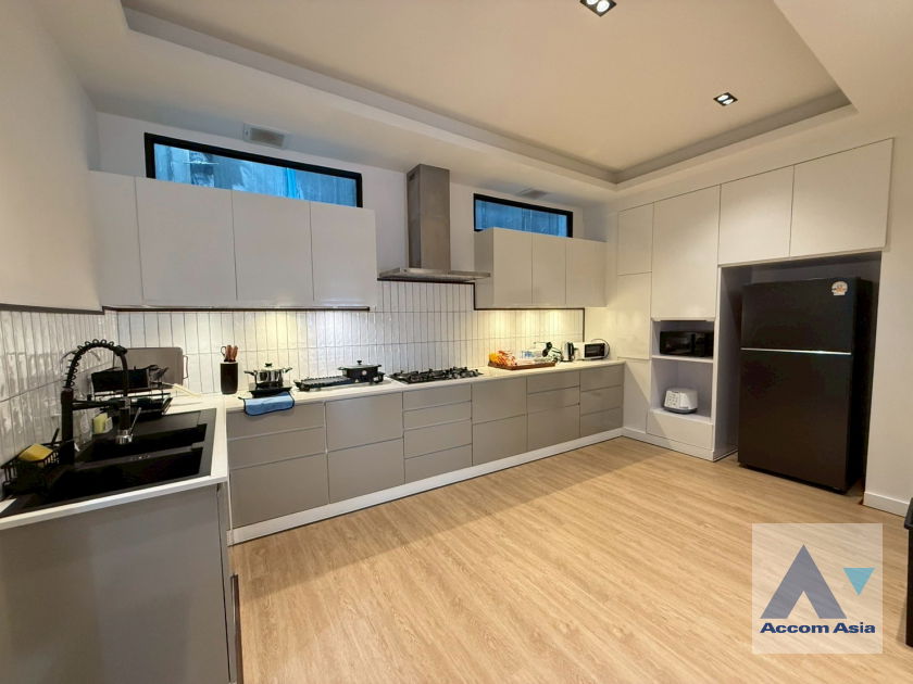picture 🔼🔽 AccomA 📩  4 BR Townhouse in Khlong Ton Nuea (AA43819) - 5/20