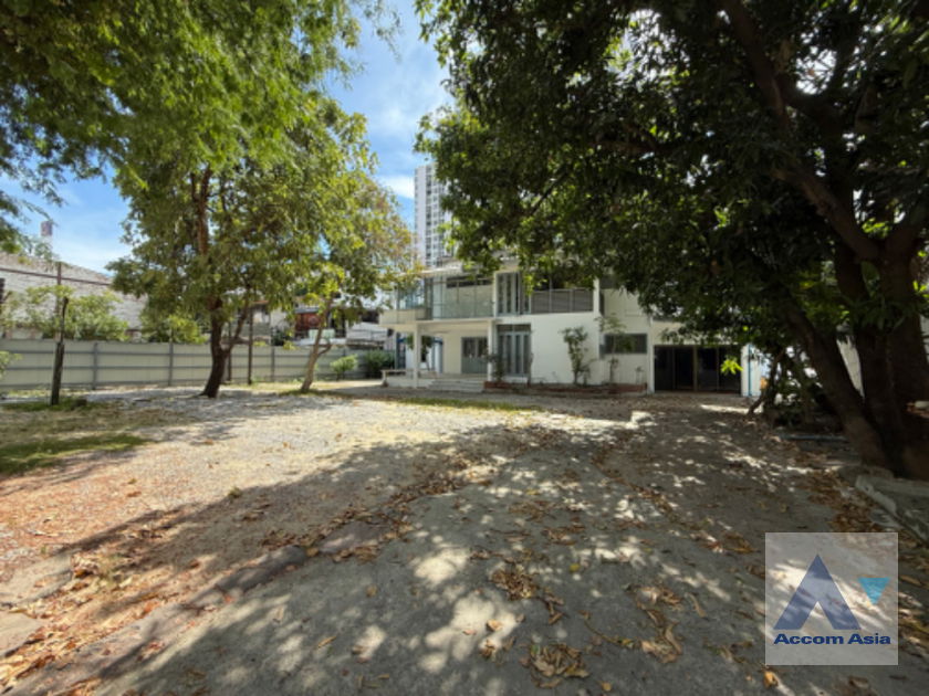 รูป 🔼🔽 AccomA 📩 Home Office 3 BR House in Khlong Ton Nuea (AA42653) - รูปที่ 1/9