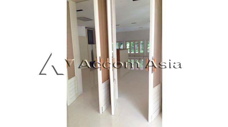 รูป 🔼🔽 AccomA 📩 Private tropical house with pool and lush garden in the Sathorn area (13001750) - รูปที่ 5/13
