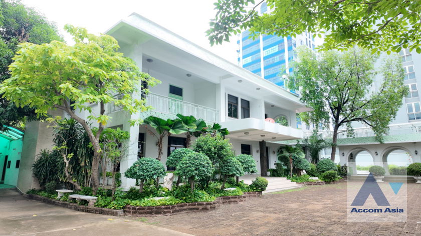 รูป 🔼🔽 AccomA 📩 Private Swimming Pool 4 BR House in Khlong Ton Nuea (AA40098) - รูปที่ 2/20