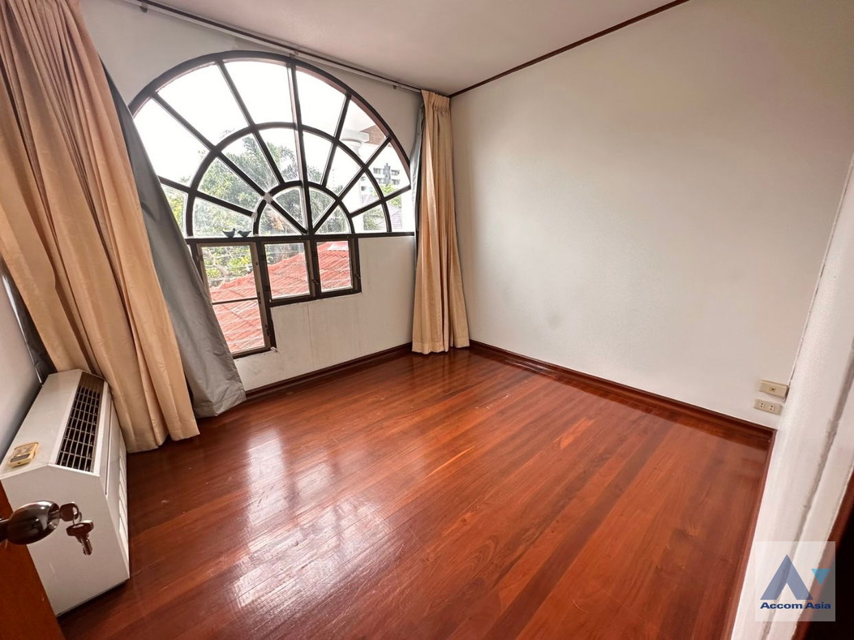 รูป 🔼🔽 AccomA 📩  Warm family house with wood floors and classic charm in Sathorn (AA35228) - รูปที่ 8/19