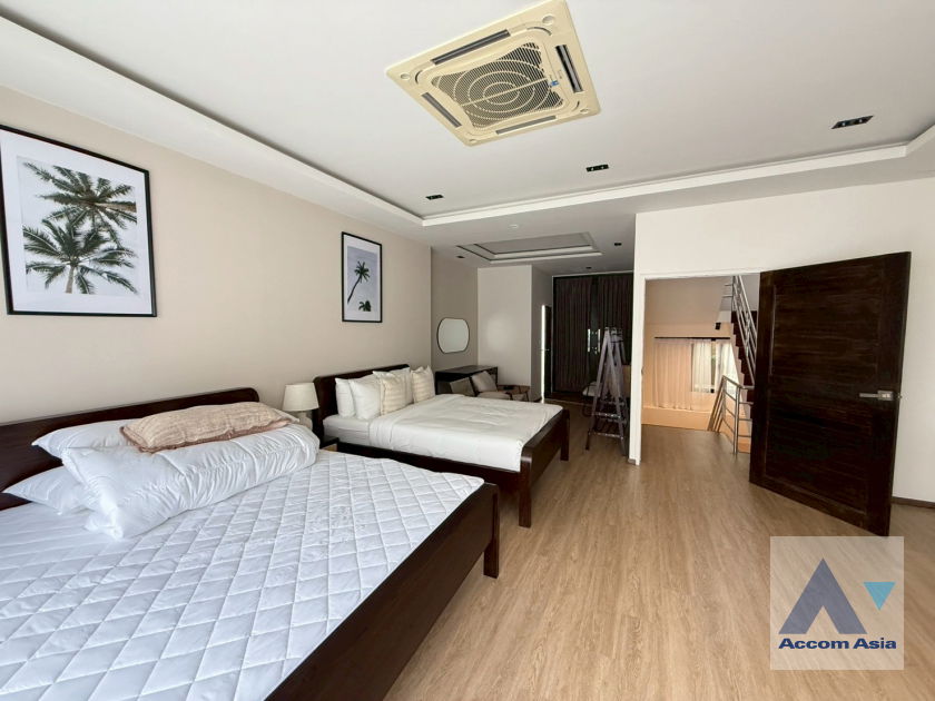 picture 🔼🔽 AccomA 📩  4 BR Townhouse in Khlong Ton Nuea (AA43819) - 13/20